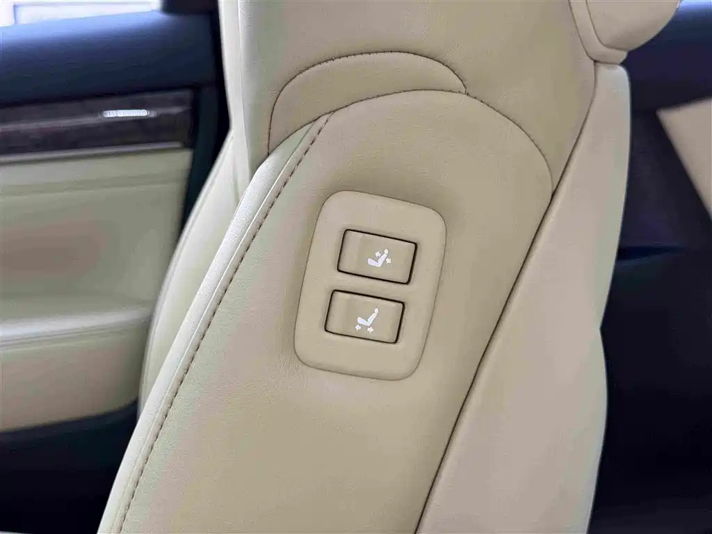 Toyota Alphard — фото 8
