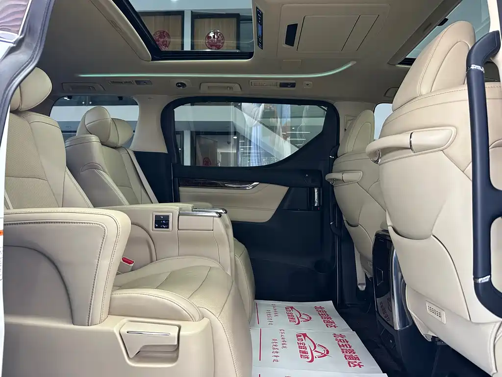 Toyota Alphard — фото 14