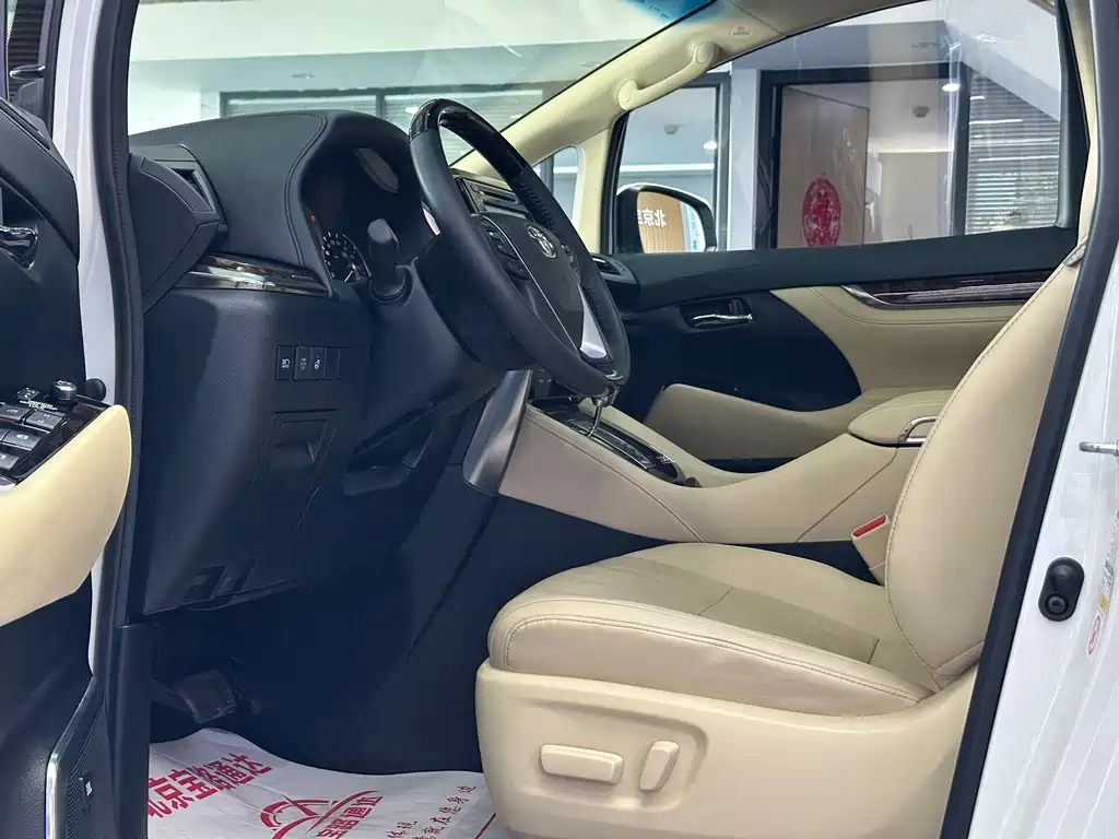 Toyota Alphard — фото 7