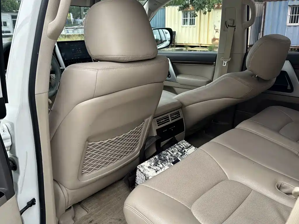 Toyota Land Cruiser — фото 9
