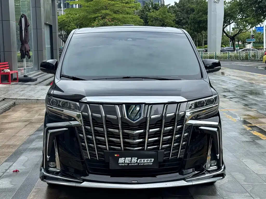 Toyota Alphard — фото 2