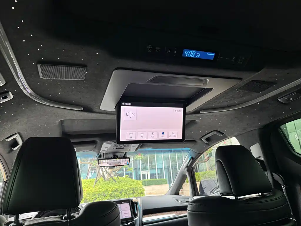 Toyota Alphard — фото 15
