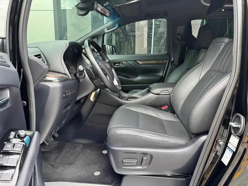 Toyota Alphard — фото 9