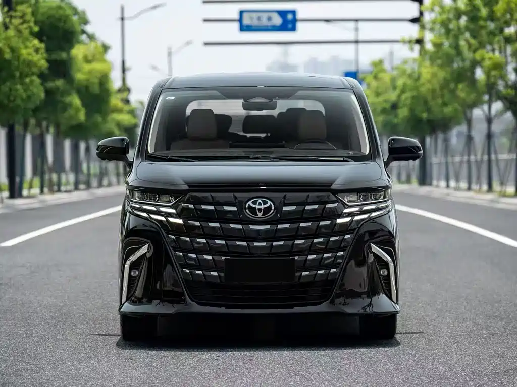 Toyota Alphard — фото 2
