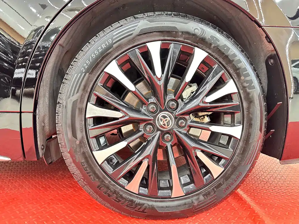 Toyota Alphard — фото 12
