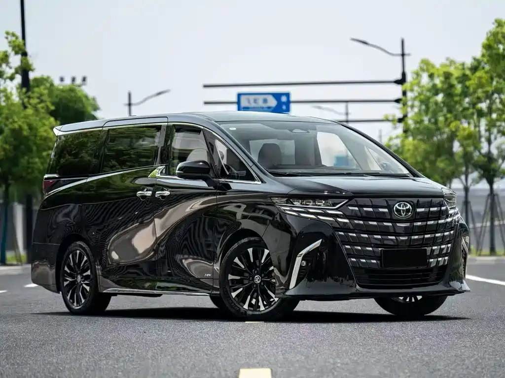 Toyota Alphard — фото 3