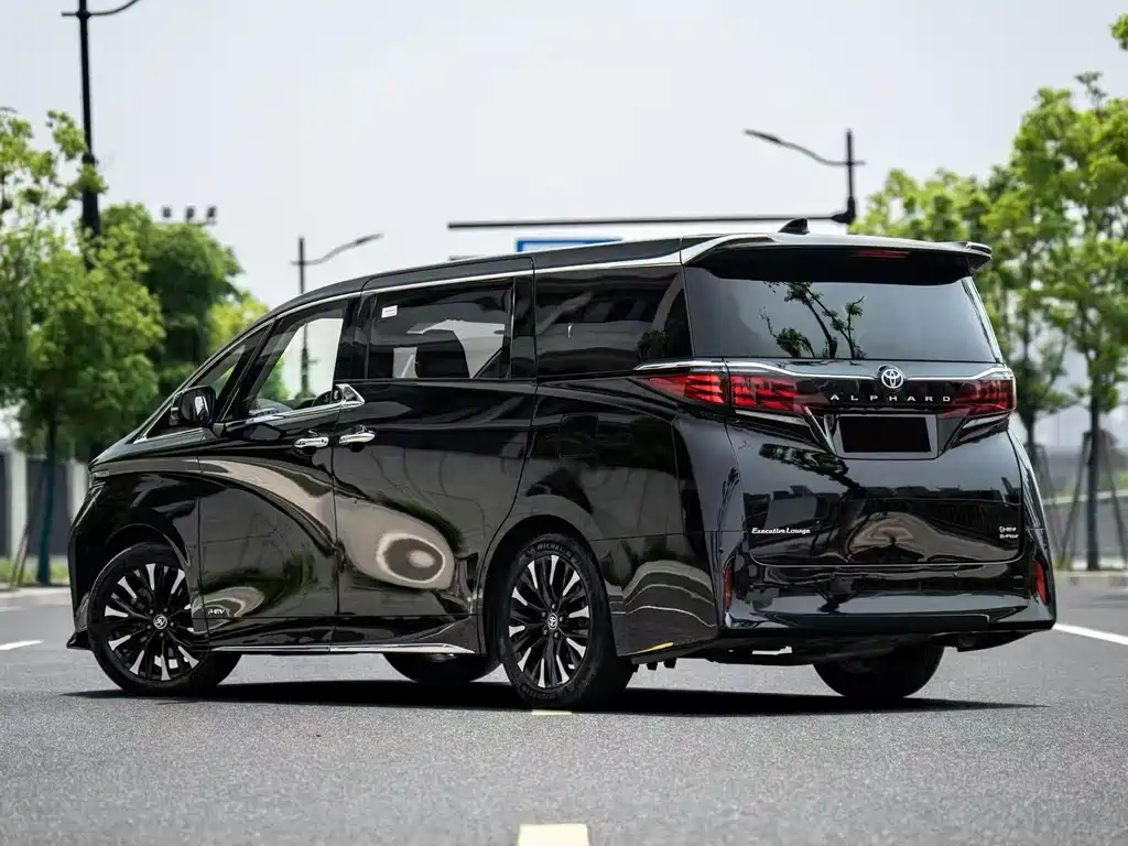 Toyota Alphard — фото 4