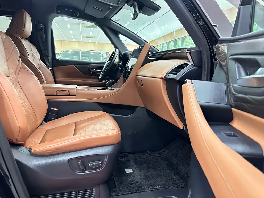 Toyota Alphard — фото 6