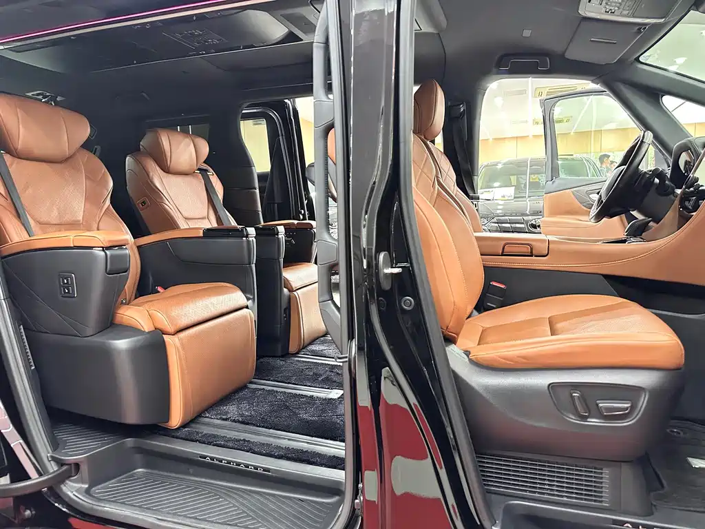 Toyota Alphard — фото 7