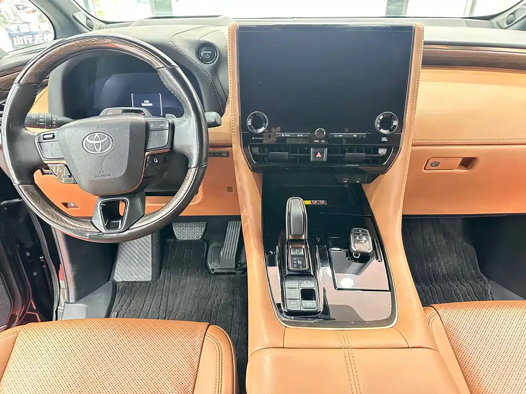 Toyota Alphard — фото 8