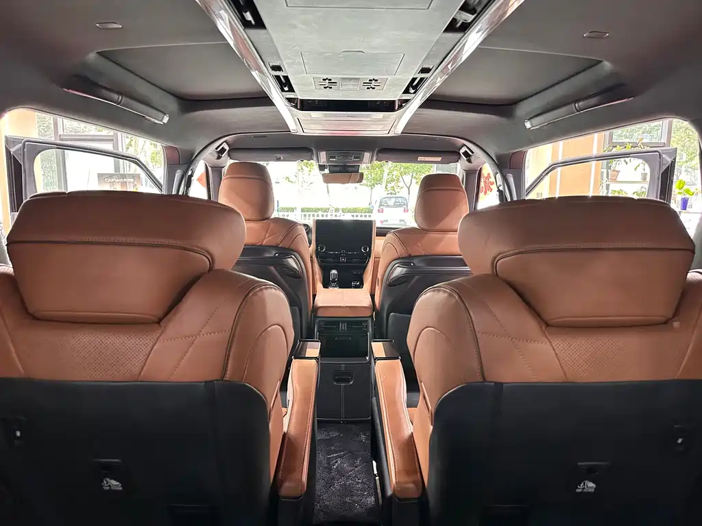 Toyota Alphard — фото 9