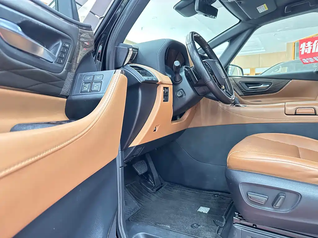 Toyota Alphard — фото 10