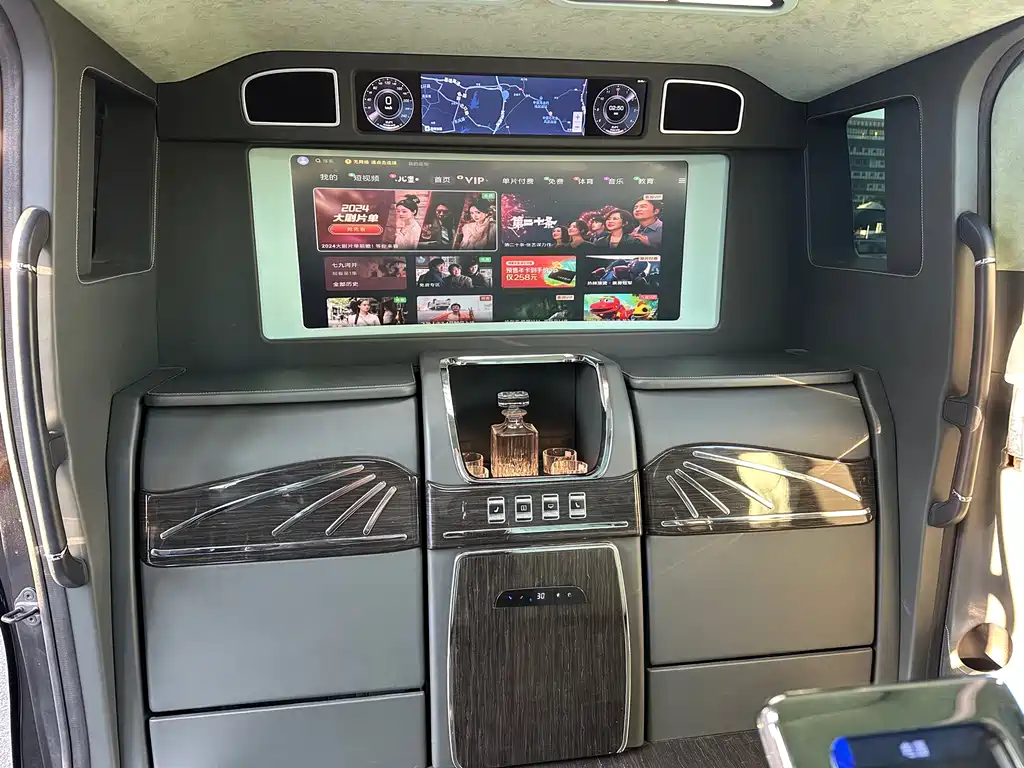 Toyota Alphard — фото 17