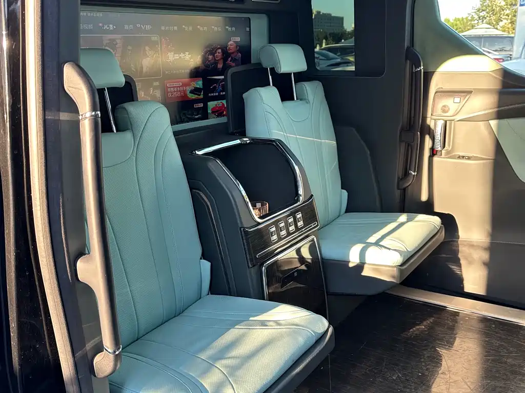 Toyota Alphard — фото 18