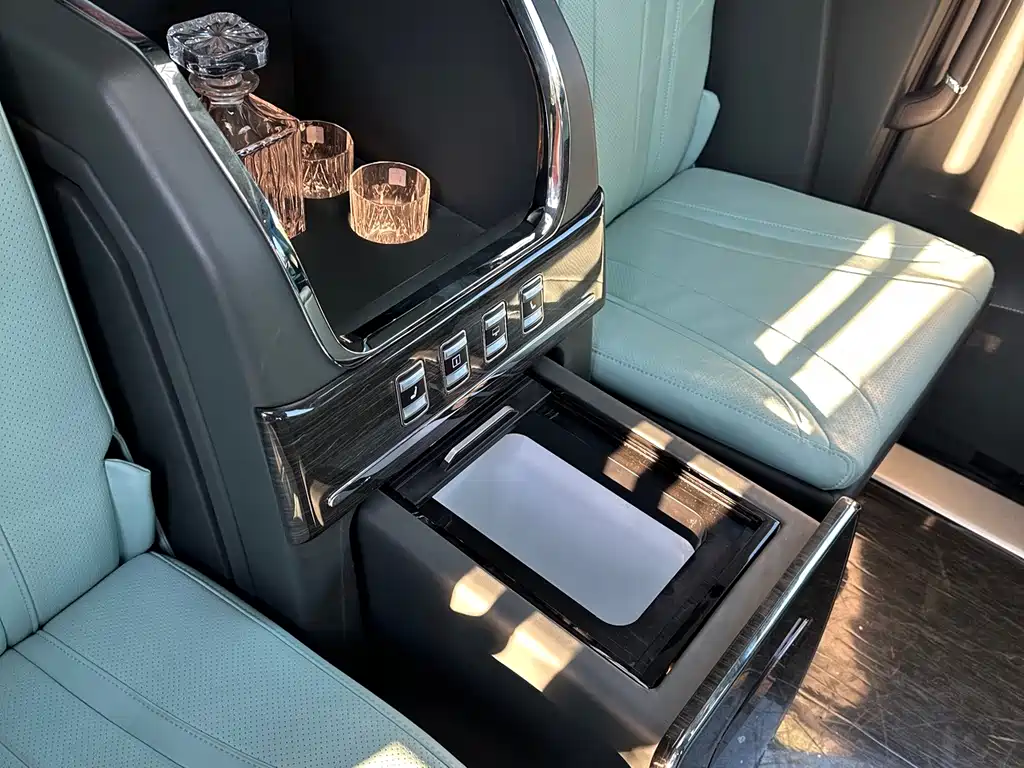 Toyota Alphard — фото 19