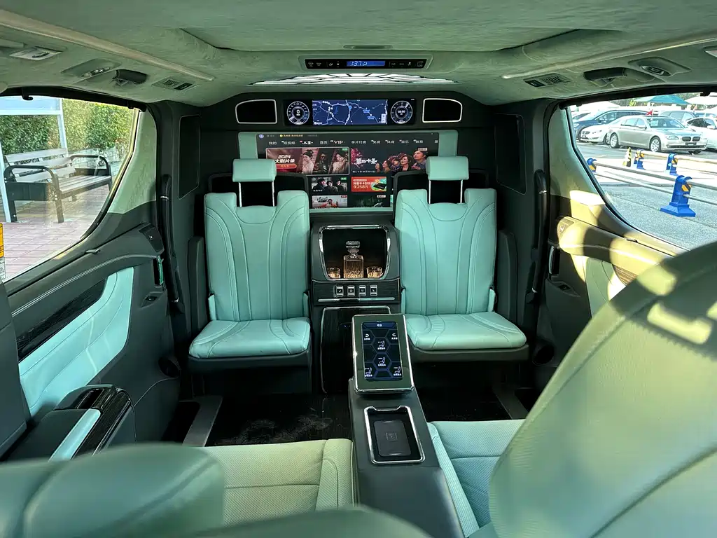 Toyota Alphard — фото 21