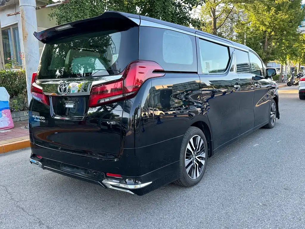 Toyota Alphard — фото 5