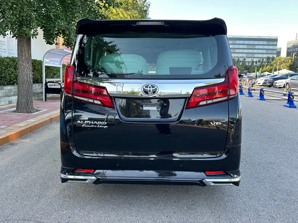 Toyota Alphard — фото 6