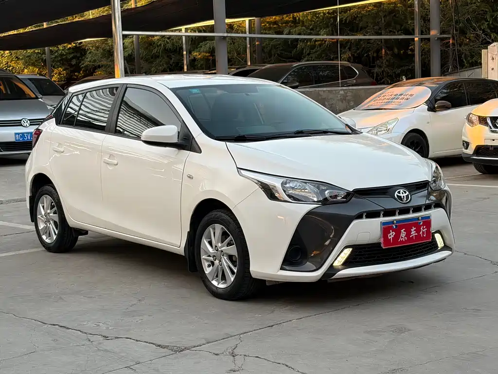 Toyota Yaris L — фото 3