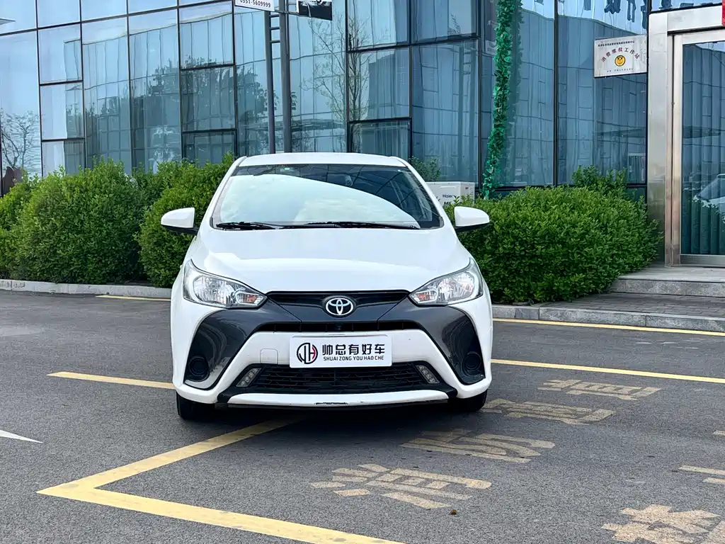 Toyota Yaris L — фото 2
