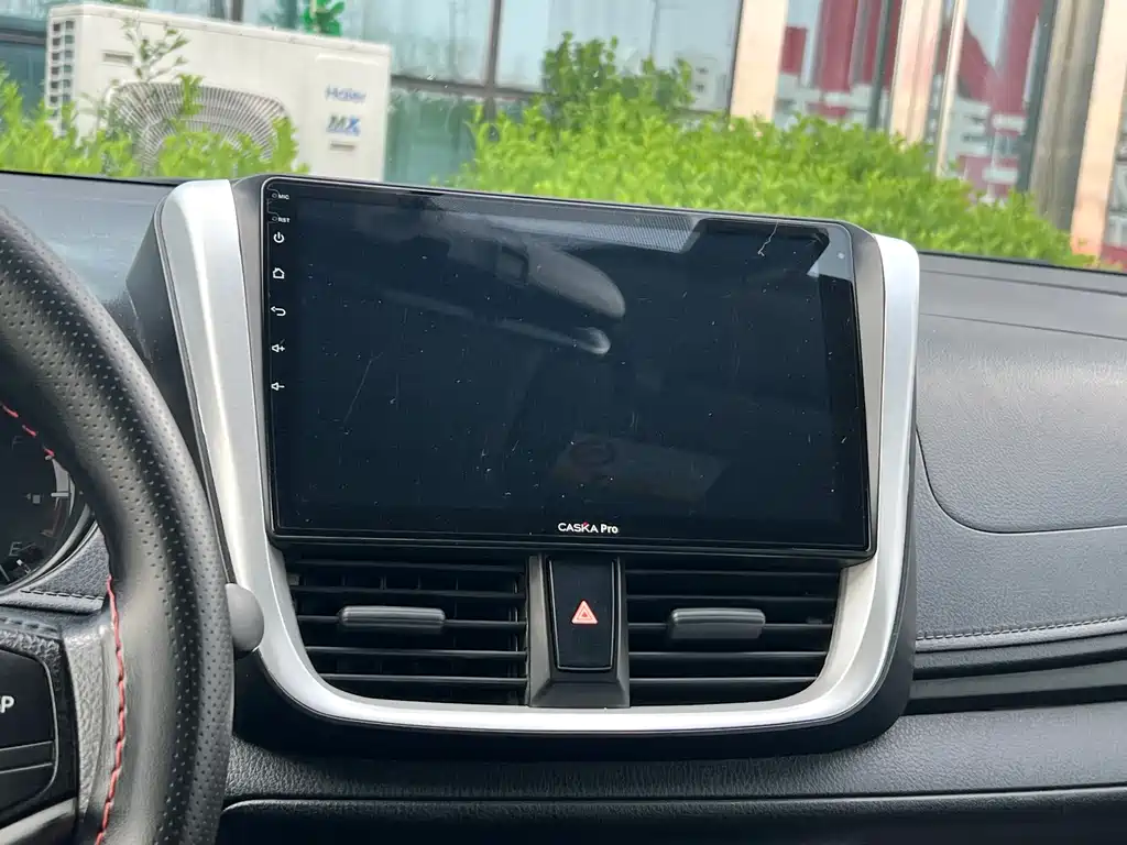 Toyota Yaris L — фото 11
