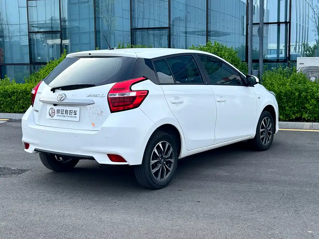 Toyota Yaris L — фото 4