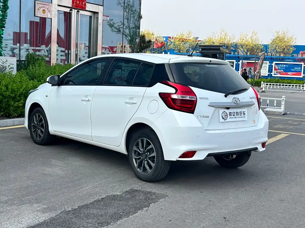 Toyota Yaris L — фото 5