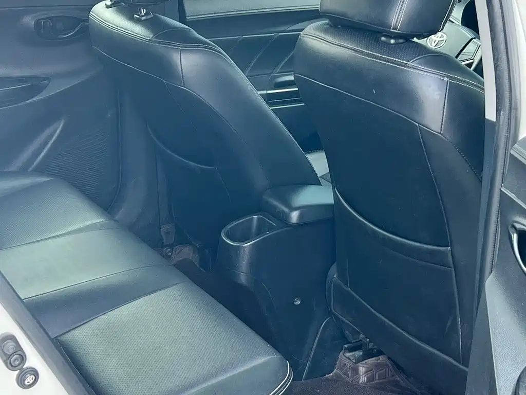 Toyota Yaris L — фото 8