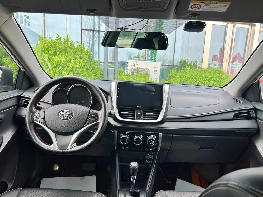 Toyota Yaris L — фото 9