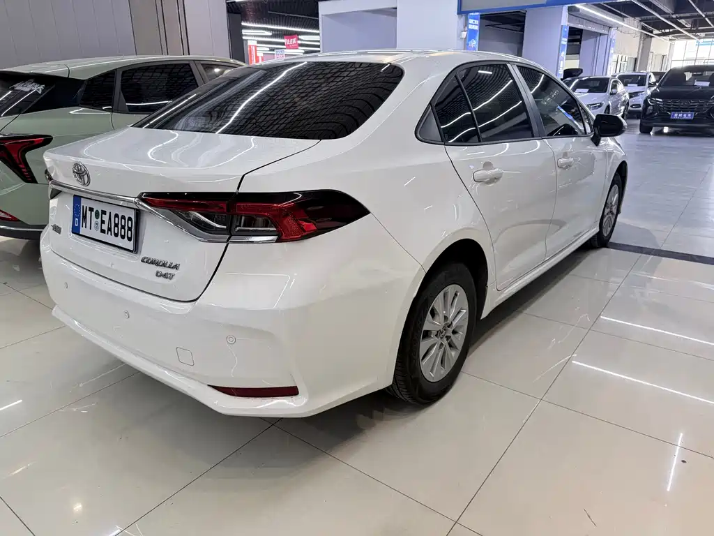 Toyota Corolla — фото 10