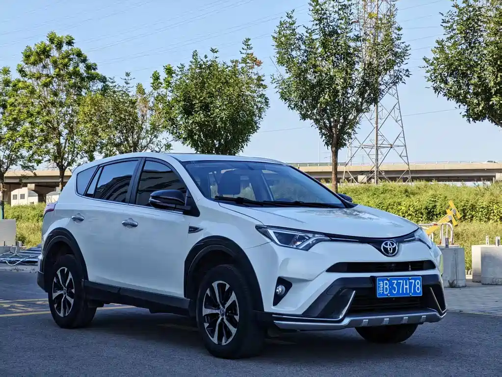 Toyota RAV4 — фото 2