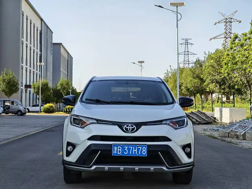 Toyota RAV4 — фото 3