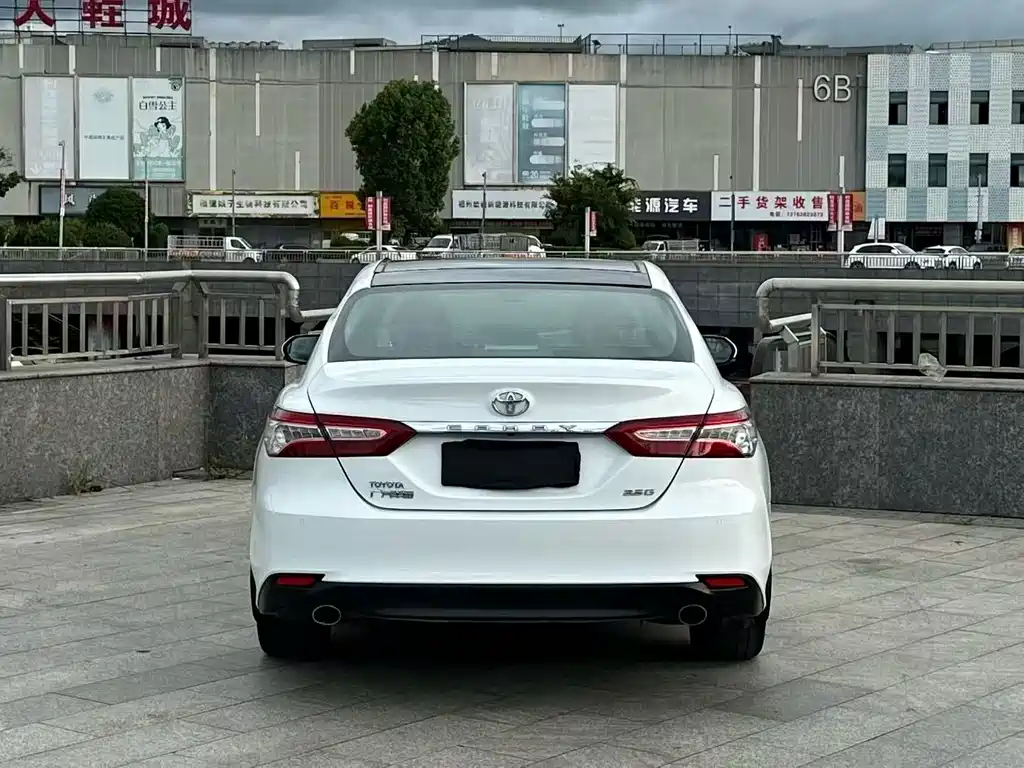Toyota Camry — фото 3