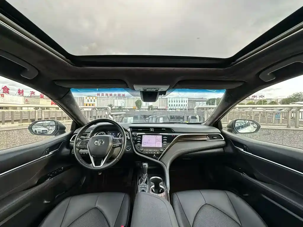 Toyota Camry — фото 5