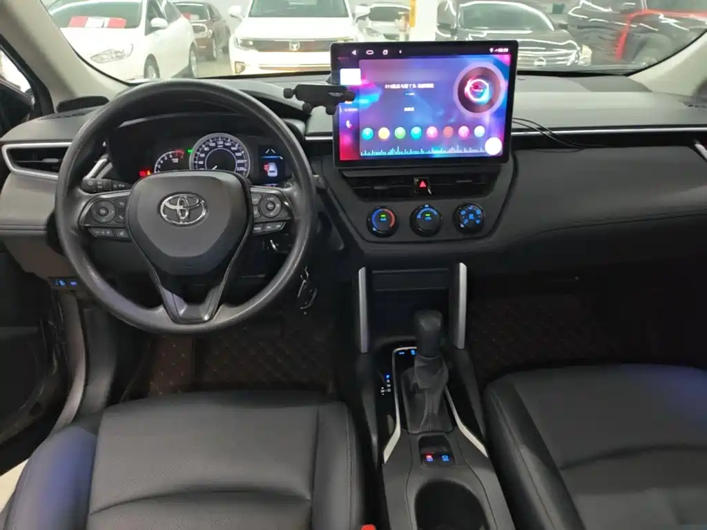 Toyota Corolla Cross — фото 10