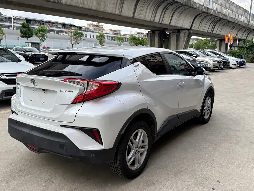 Toyota C-HR — фото 4