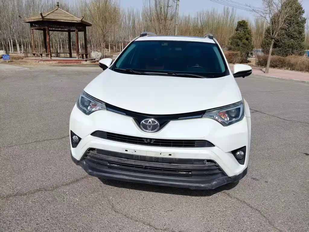 Toyota RAV4 — фото 2