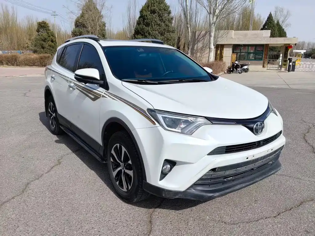 Toyota RAV4 — фото 3
