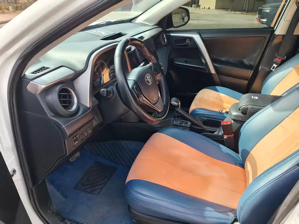 Toyota RAV4 — фото 4
