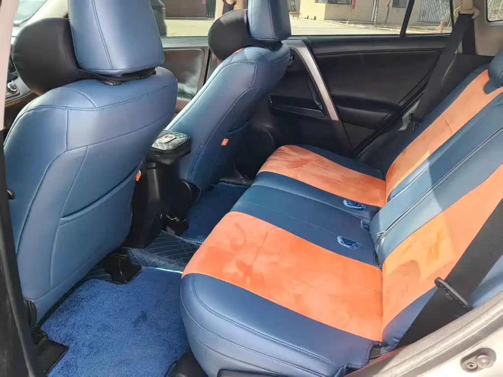 Toyota RAV4 — фото 5