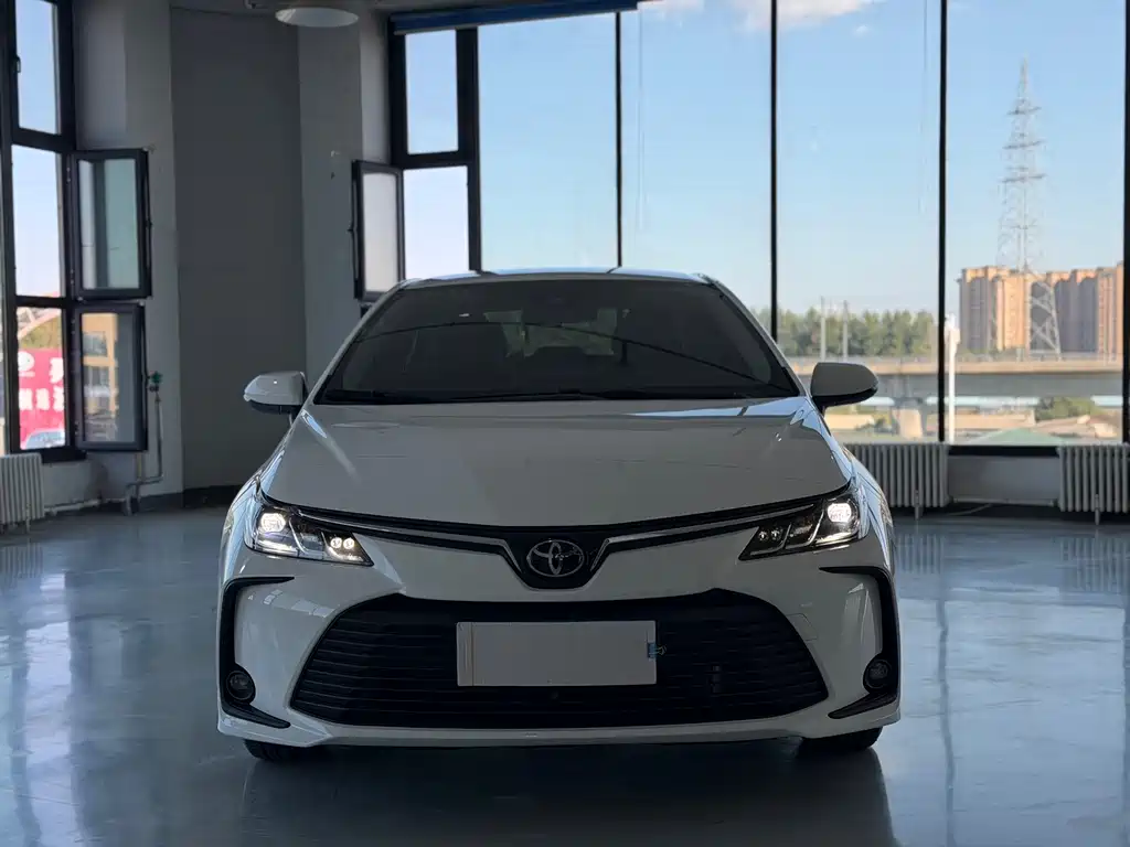 Toyota Corolla — фото 2