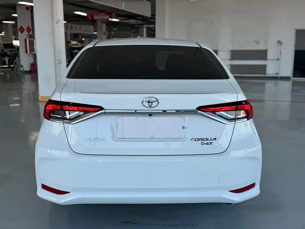 Toyota Corolla — фото 8