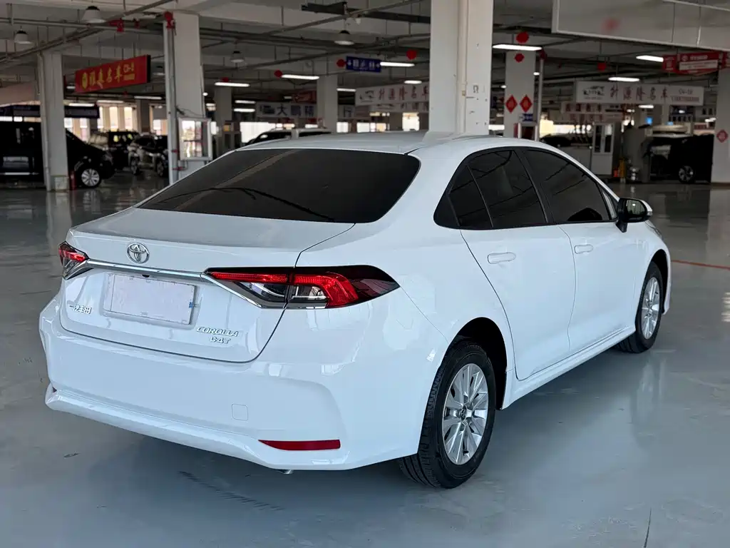 Toyota Corolla — фото 9