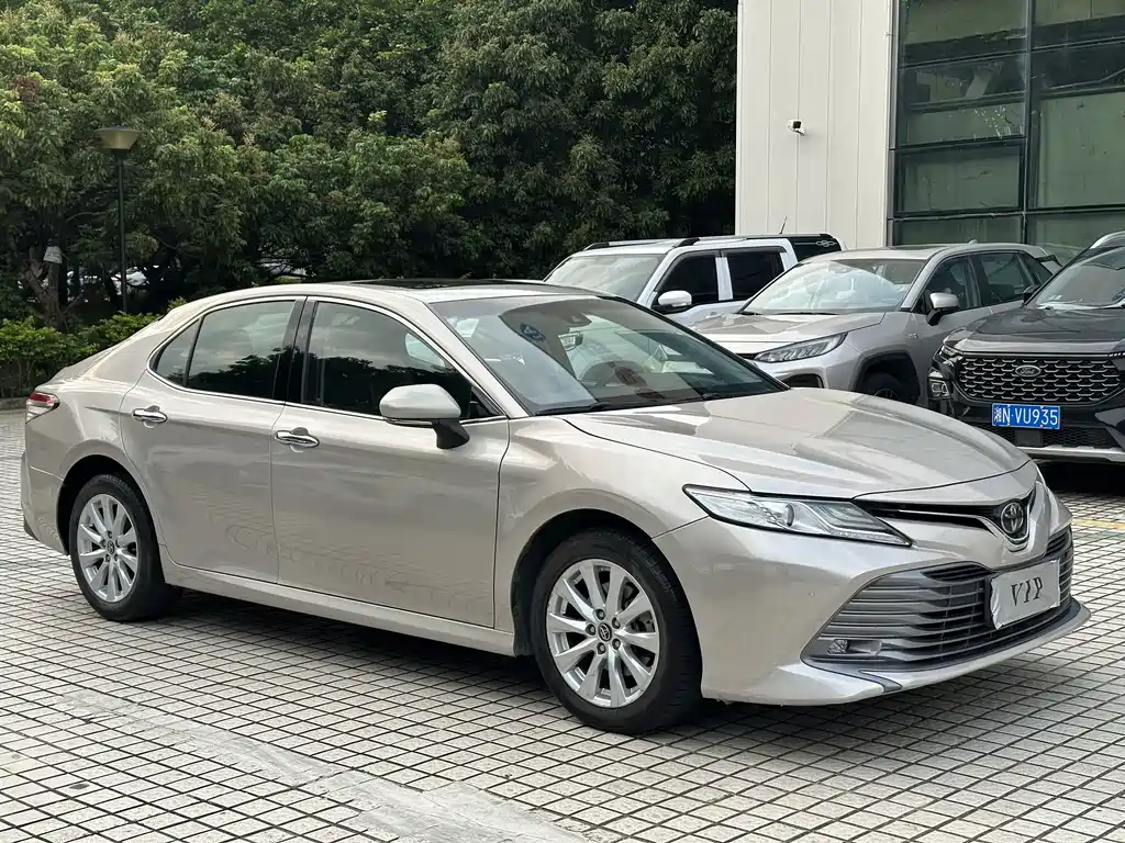 Toyota Camry — фото 3