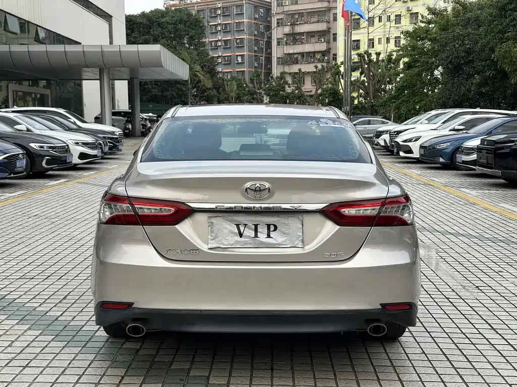Toyota Camry — фото 4