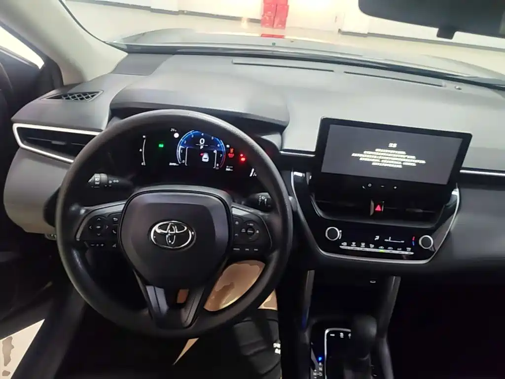 Toyota Corolla Cross — фото 11