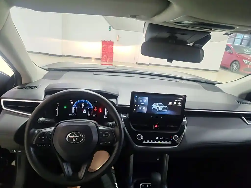 Toyota Corolla Cross — фото 10