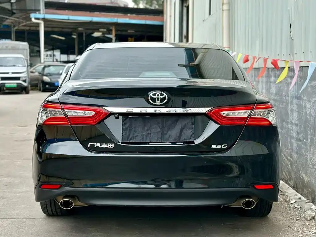 Toyota Camry — фото 5
