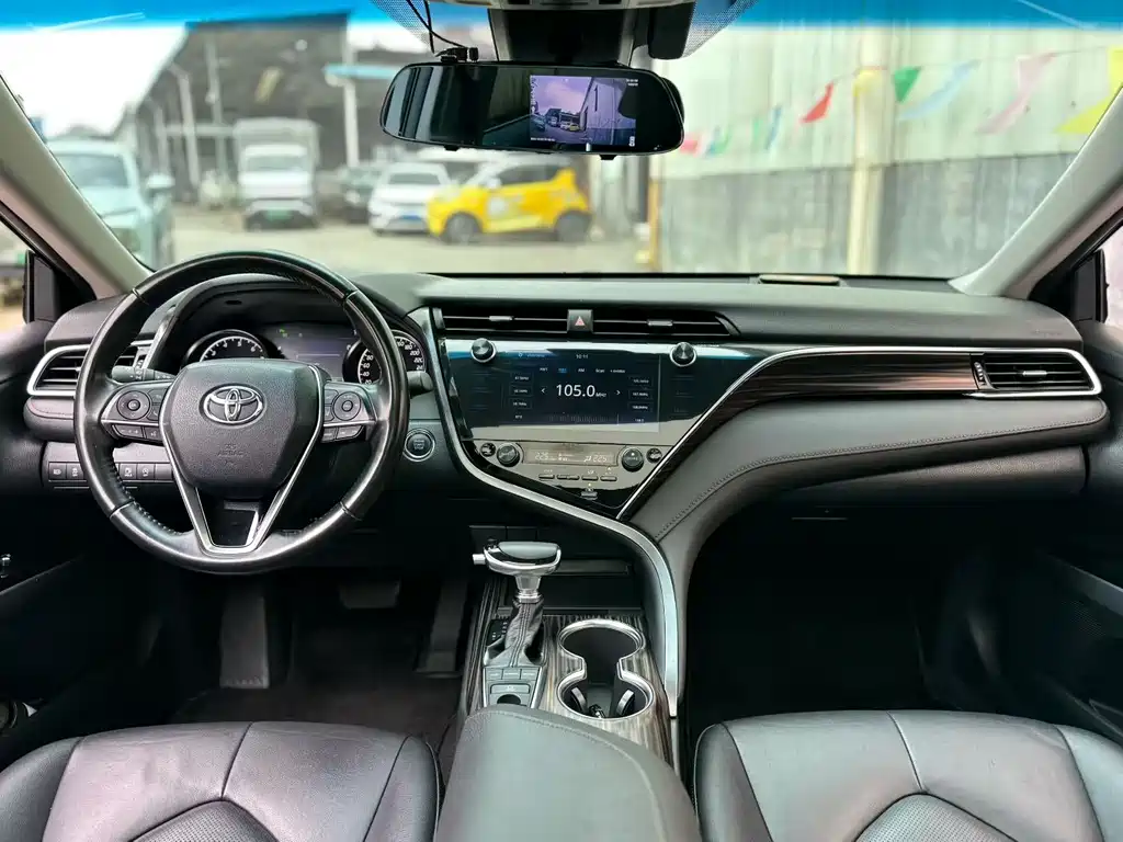 Toyota Camry — фото 8