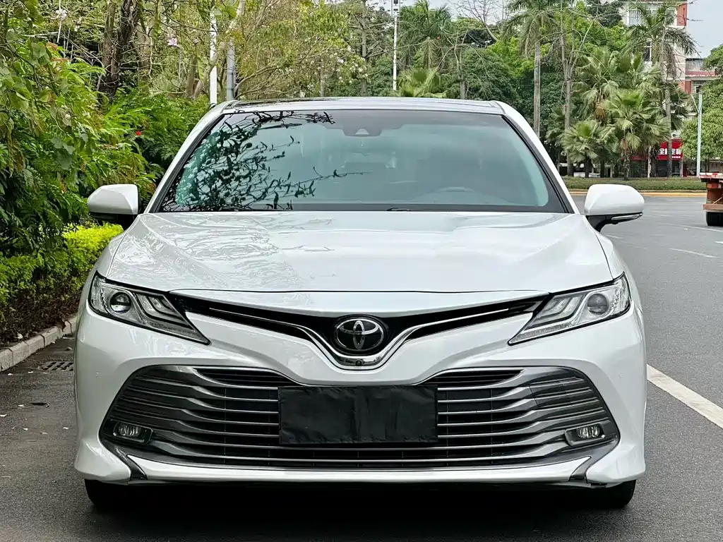 Toyota Camry — фото 3